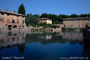 Bagno Vignoni, náměstí