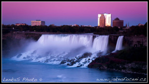 Niagara v noci